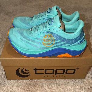 Topo Athletic Ultraventure 4 Men’s Size 9.5 Aqua/Orange LIKE NEW